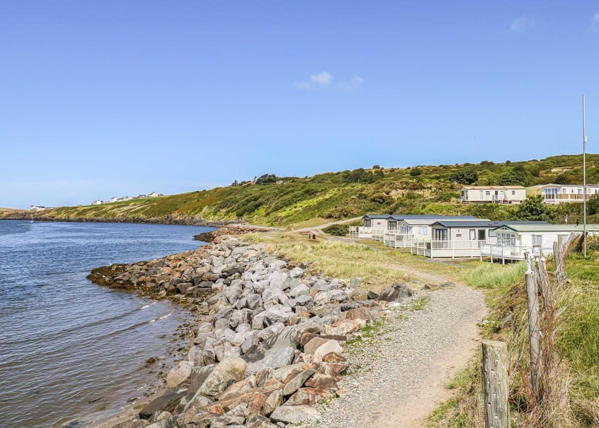Waters Edge Leisure Park Hotel Cardigan Exterior photo