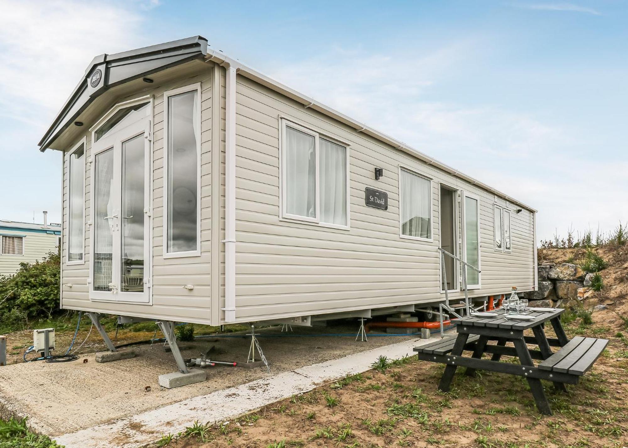 Waters Edge Leisure Park Hotel Cardigan Exterior photo