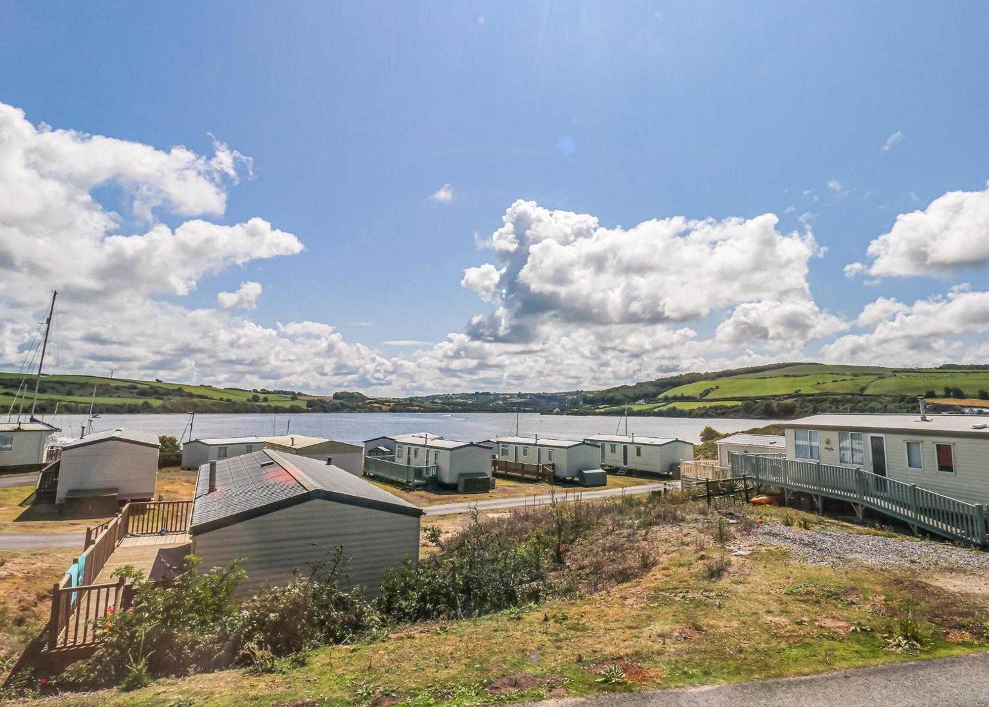 Waters Edge Leisure Park Hotel Cardigan Exterior photo